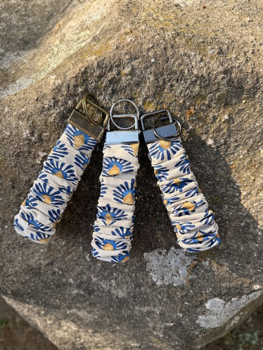 Sleutelhanger scrunchi beige met Blauwe details