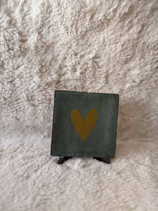 Donkergroen tegeltje met Gouden hart